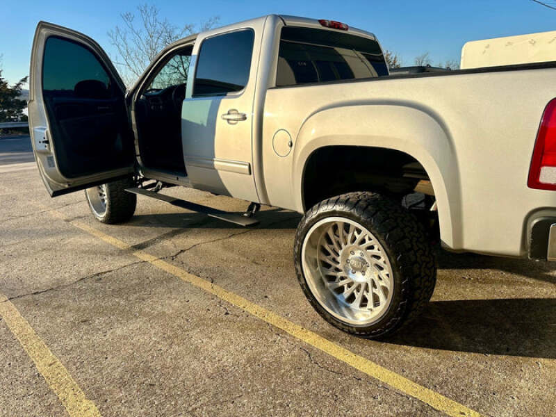Body Armor 4x4 GM-4500 E-Power Running Boards for 2007-2018 Chevy/GMC Silverado