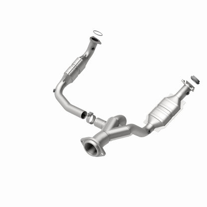 MagnaFlow OEM Catalytic Converter | Escalade 07-10, Silverado 07-13 (49631)