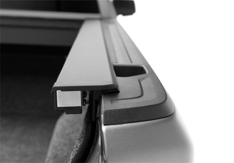 Roll-N-Lock M-Series Retractable Tonneau | Chevy Silverado 72.5in Bed (LG224M)
