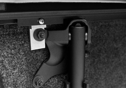Roll-N-Lock M-Series Retractable Tonneau | Chevy Silverado 72.5in Bed (LG224M)