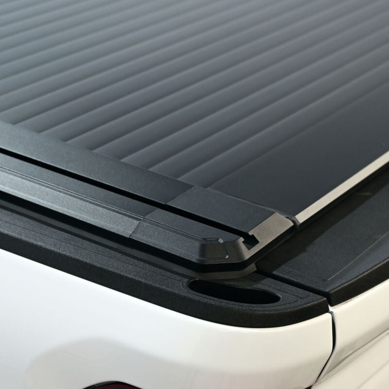 Westin 19-61005 Manual Retractable Tonneau Cover 17-26 Ford F250/F350 6.5' Bed