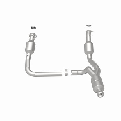 MagnaFlow OEM-Grade Catalytic Converter | GMC Sierra 14-16, Chevy Silverado 16-18 (52642)