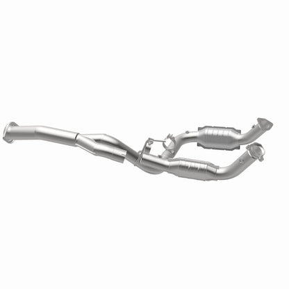 MagnaFlow OEM D&F Catalytic Converter | Silverado 2500HD/3500HD / Sierra 2500HD/3500HD (21-252)