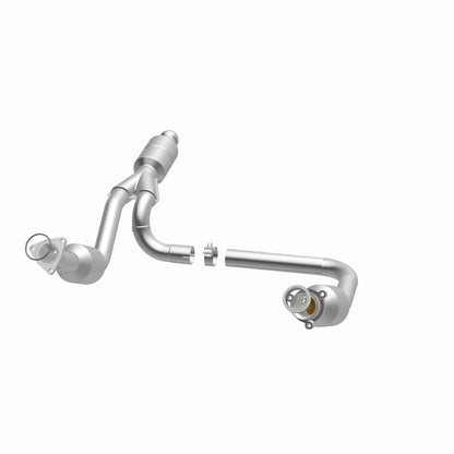 MagnaFlow OEM-Grade Catalytic Converter | GMC Sierra 14-16, Chevy Silverado 16-18 (52642)