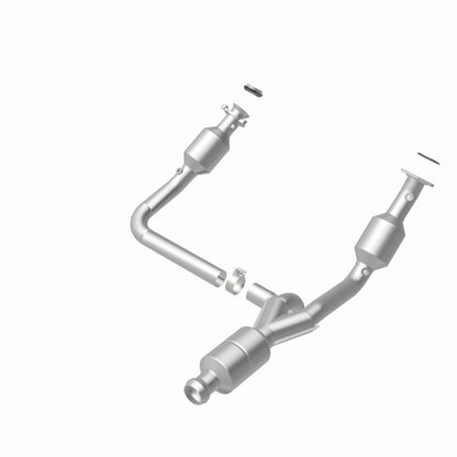 MagnaFlow OEM-Grade Catalytic Converter | GMC Sierra 14-16, Chevy Silverado 16-18 (52642)
