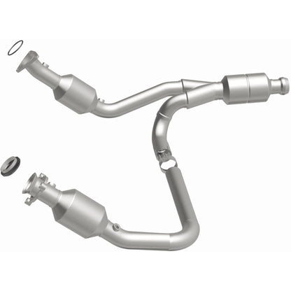 MagnaFlow OEM-Grade Catalytic Converter | GMC Sierra 14-16, Chevy Silverado 16-18 (52642)