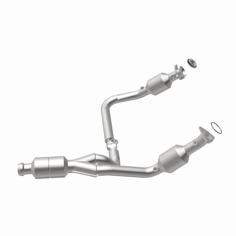 MagnaFlow OEM-Grade Catalytic Converter | GMC Sierra 14-16, Chevy Silverado 16-18 (52642)