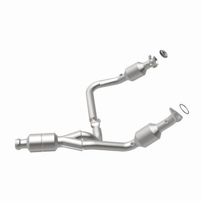 MagnaFlow OEM-Grade Catalytic Converter | GMC Sierra 14-16, Chevy Silverado 16-18 (52642)