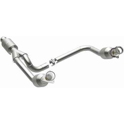 MagnaFlow OEM-Grade Catalytic Converter | GMC Sierra 14-16, Chevy Silverado 16-18 (52642)