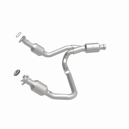 MagnaFlow OEM-Grade Catalytic Converter | GMC Sierra 14-16, Chevy Silverado 16-18 (52642)