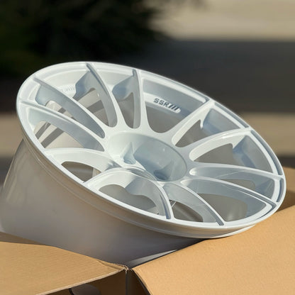 SSR GTX04 18x9.5 +22 5x114.3 White (SET)