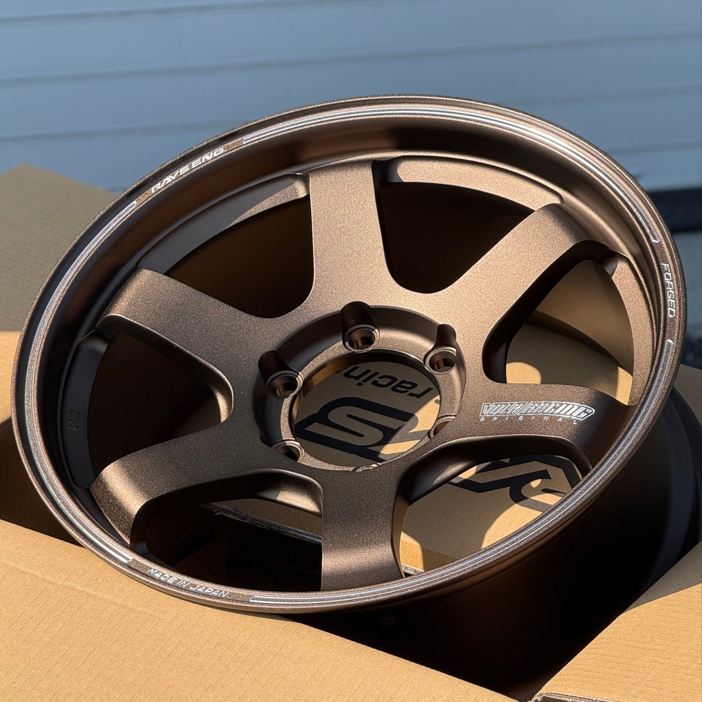 Volk Racing TE37SB 18x8.5 +22 6x139.7 Bronze (SET)