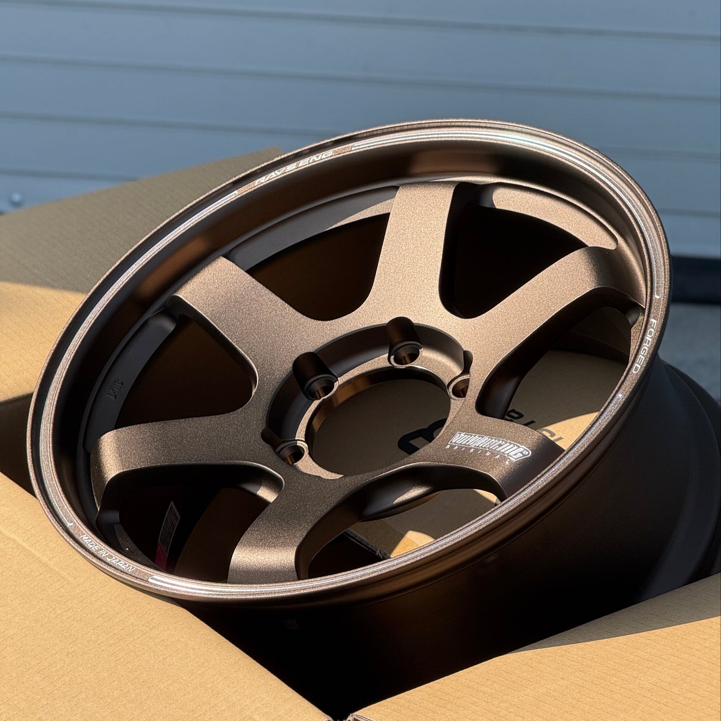 Volk Racing TE37SB 18x8.5 +22 6x139.7 Bronze (SET)