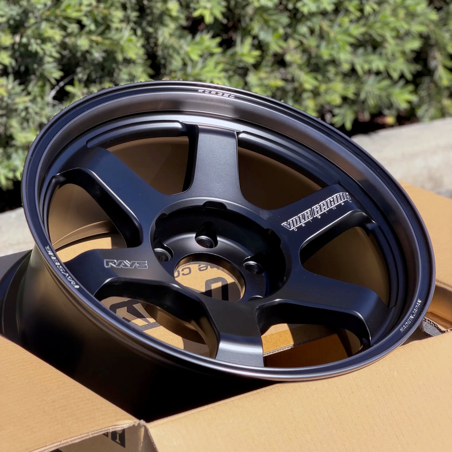 Volk Racing TE37 Ultra Large PCD Black Shadow LTD 18x9 +0 6x135 Matte Translucent Black (SET)