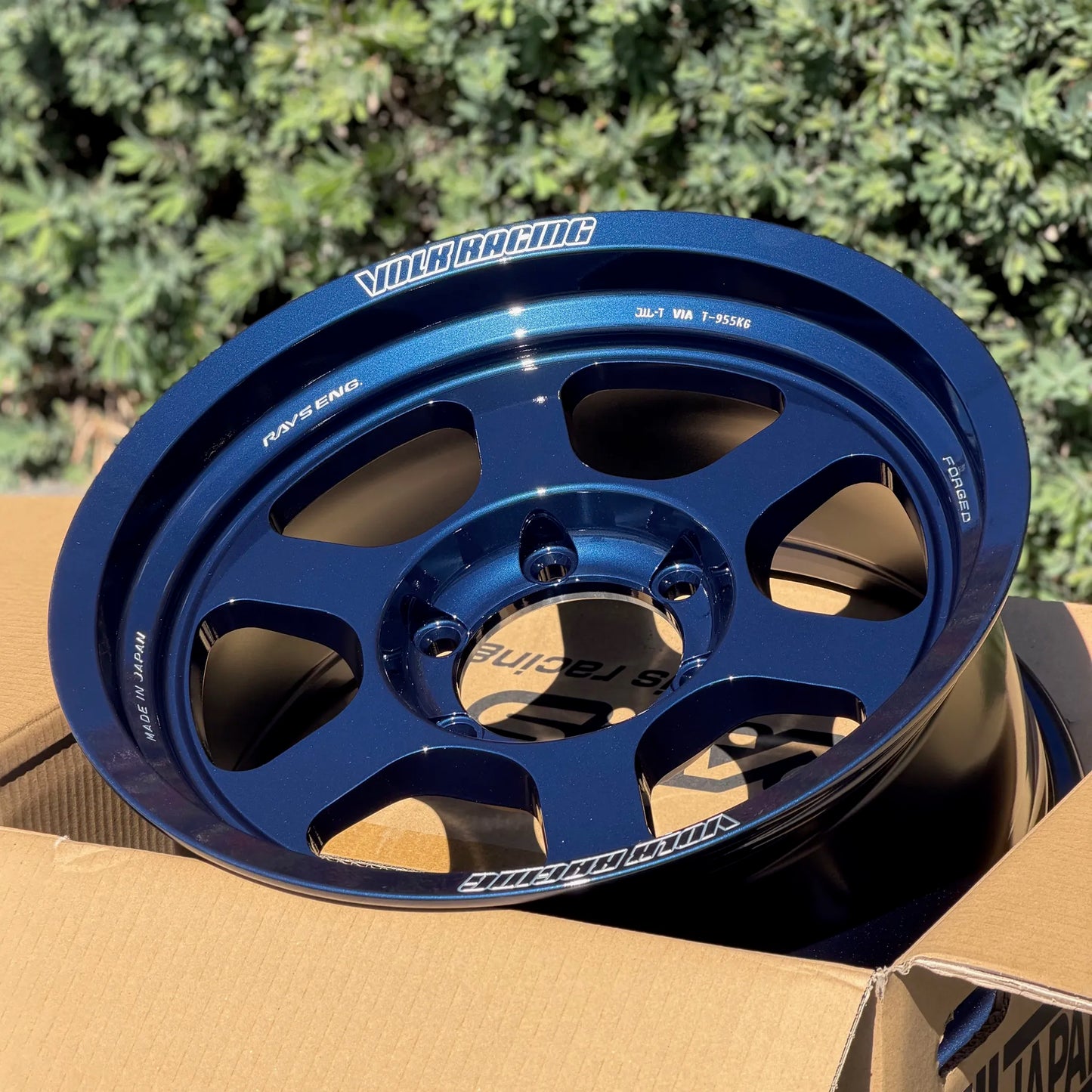 Volk Racing TE37XT M-Spec 17x8.5 +15 6x139.7 Mag Blue (SET)