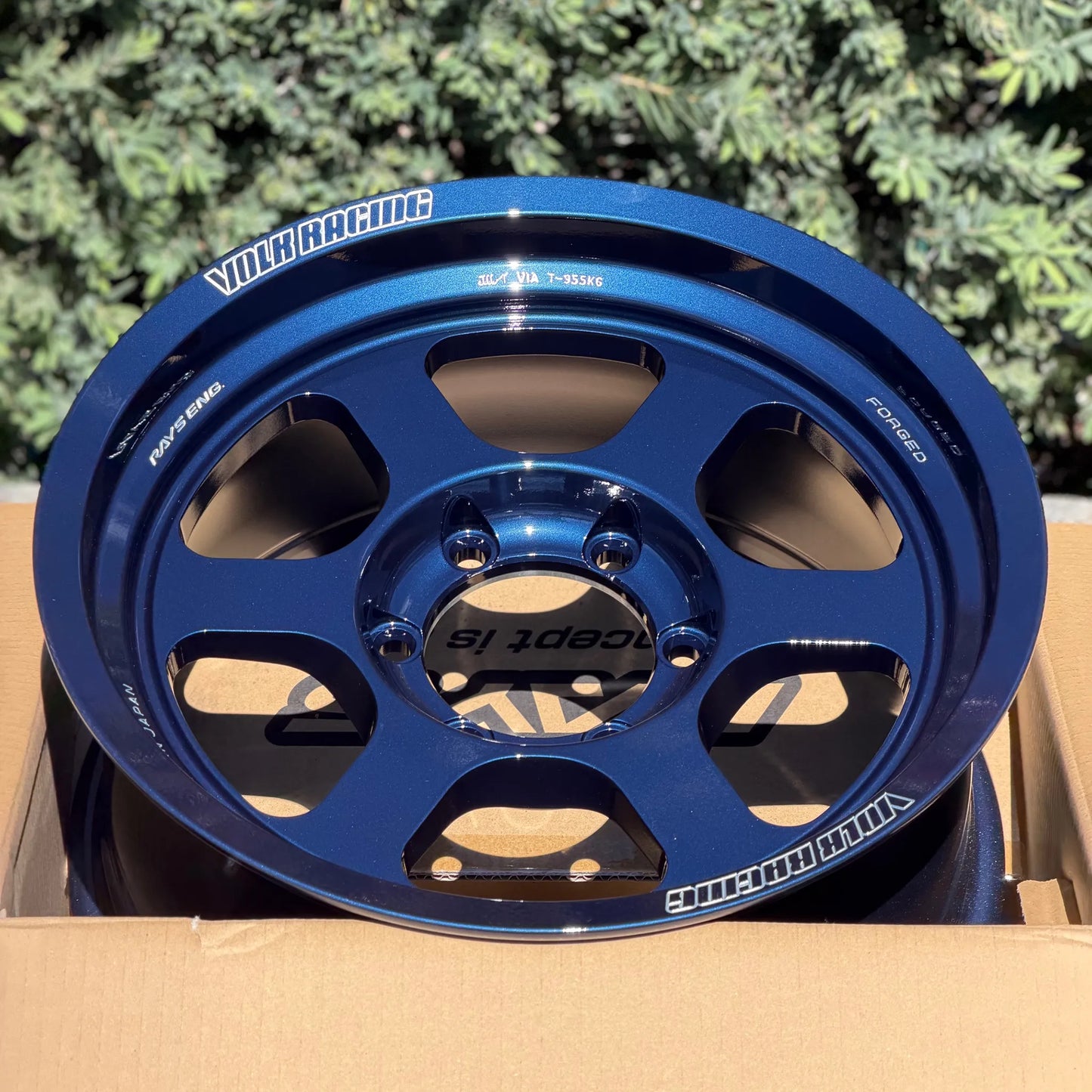 Volk Racing TE37XT M-Spec 17x8.5 +15 6x139.7 Mag Blue (SET)