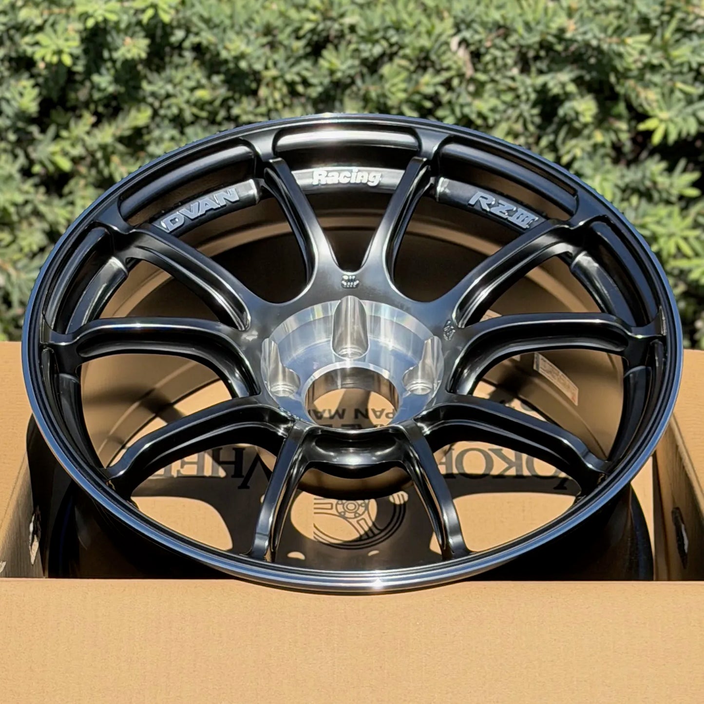 Advan RZIII 18x9.5 +25 5x114.3 Hyper Platinum Black & Diamond Cut (SET)