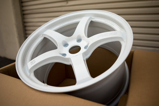 Gram Lights 57CR 18x9.5 +38 5x120 Ceramic White Pearl (SET)