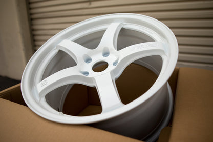 Gram Lights 57CR 18x9.5 +38 5x120 Ceramic White Pearl