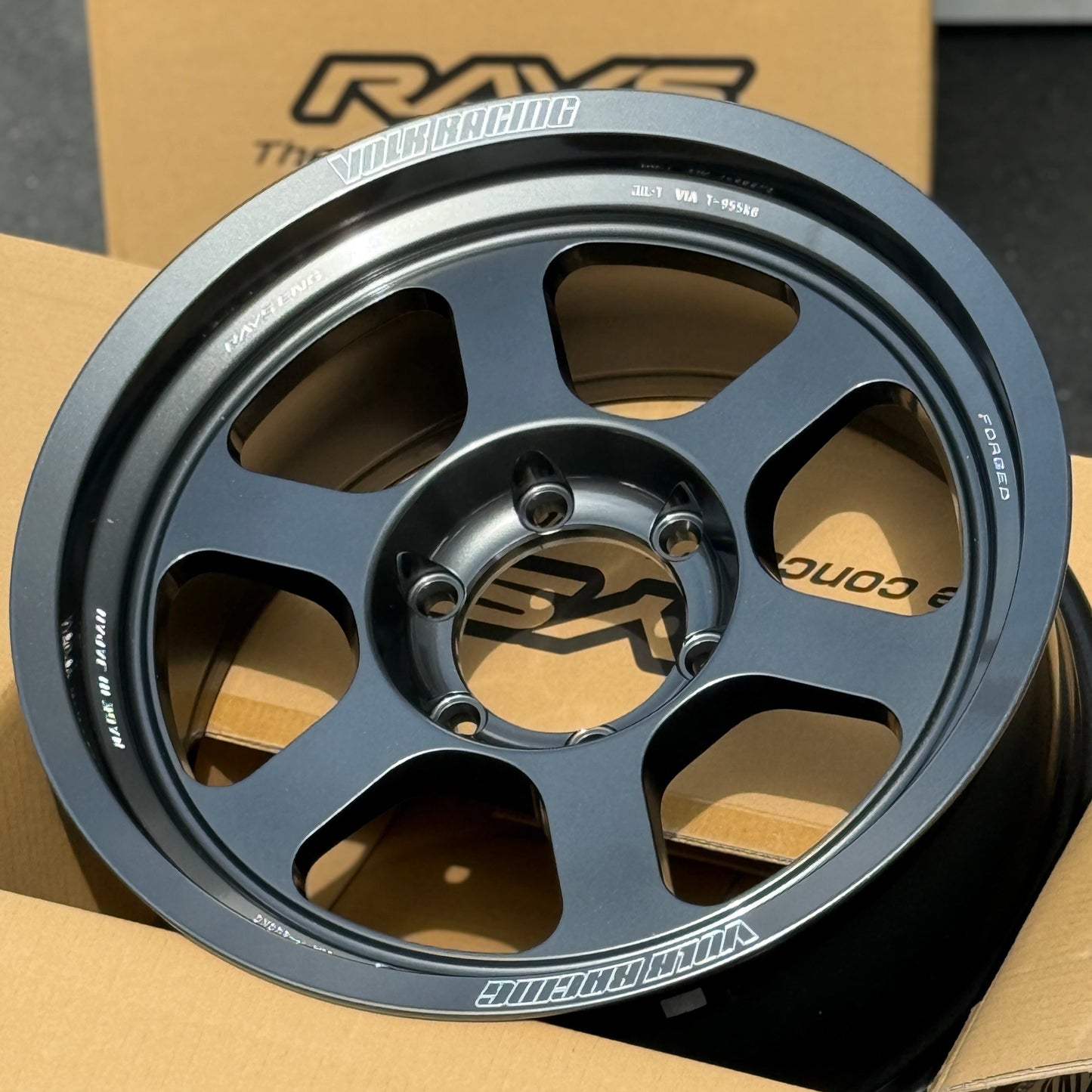 Volk Racing TE37XT M-Spec 18x9 +15 6x139.7 Dark Gunmetal (SET)