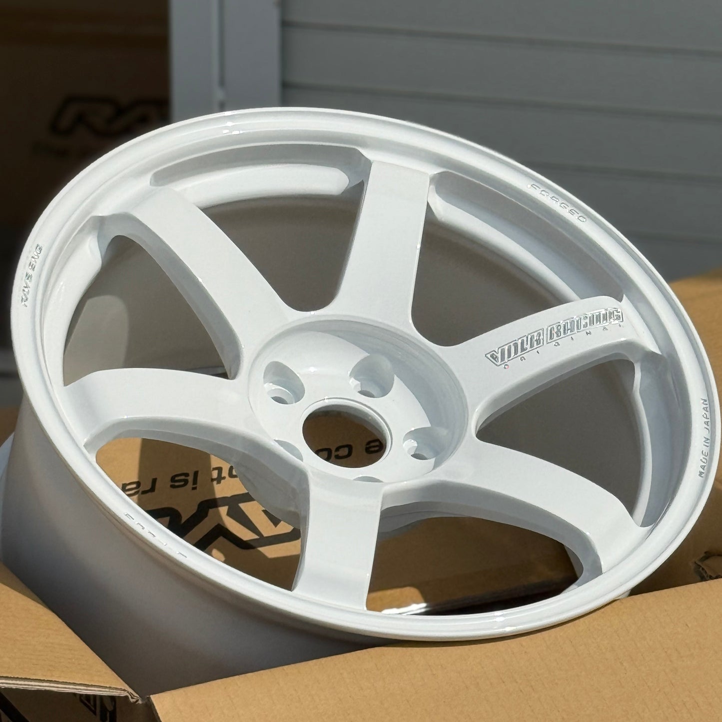 Volk Racing TE37 Saga S-Plus 18x9.5 +22 5x114.3 Dash White (SET)