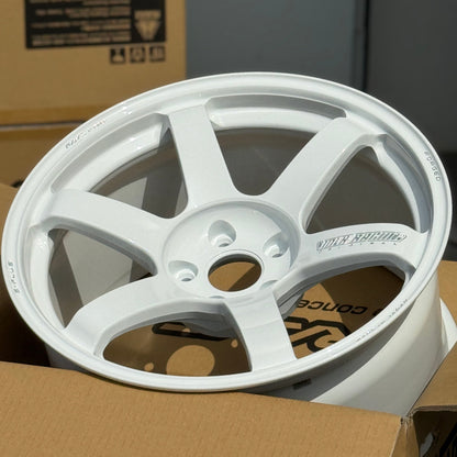 Volk Racing TE37 Saga S-Plus 18x9.5 +22 5x114.3 Dash White (SET)