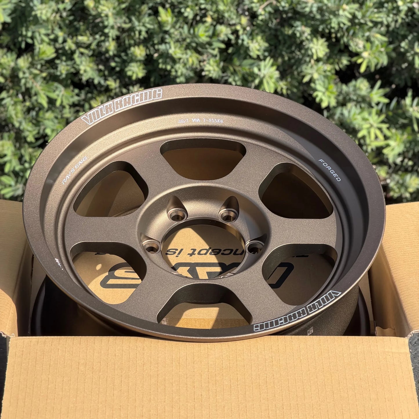 Volk Racing TE37XT M-Spec 17x8.5 +15 6x139.7 Bronze (SET)