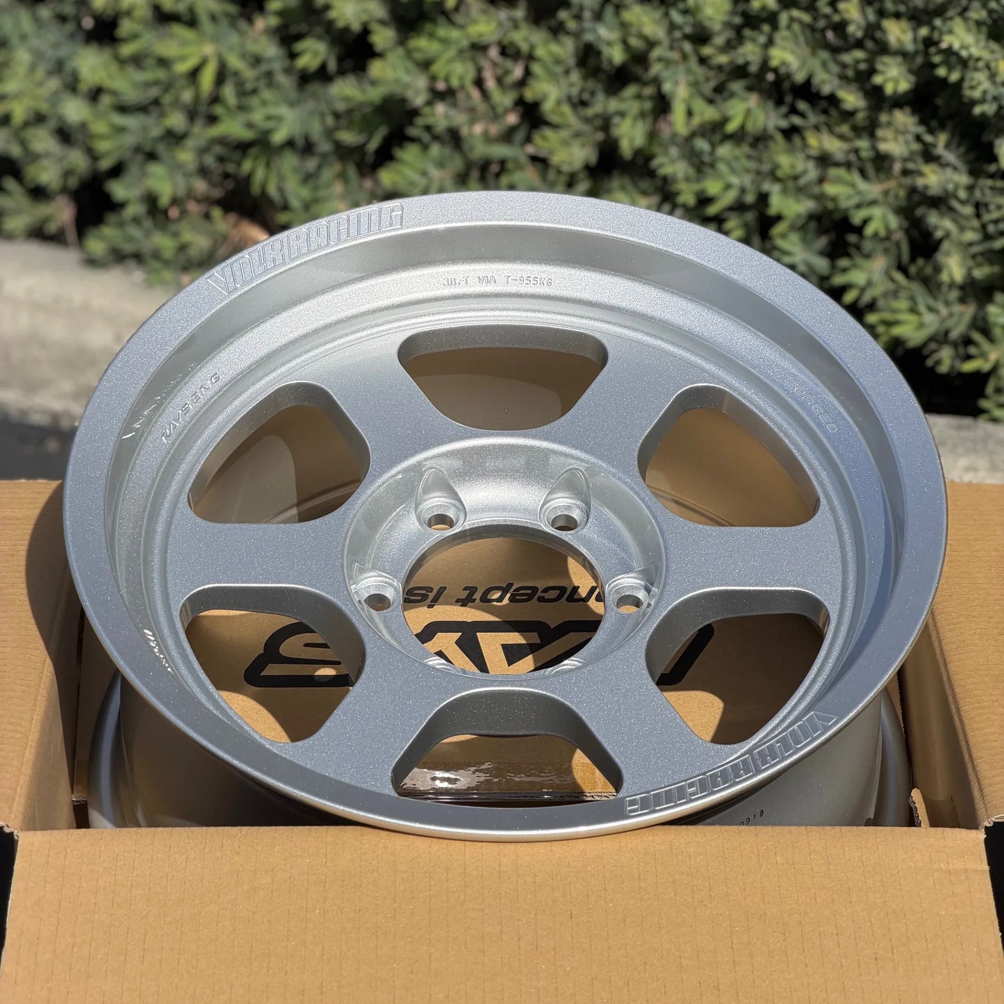 Volk Racing TE37XT M-Spec 17x8.5 +15 6x139.7 Diamond Silver (SET)