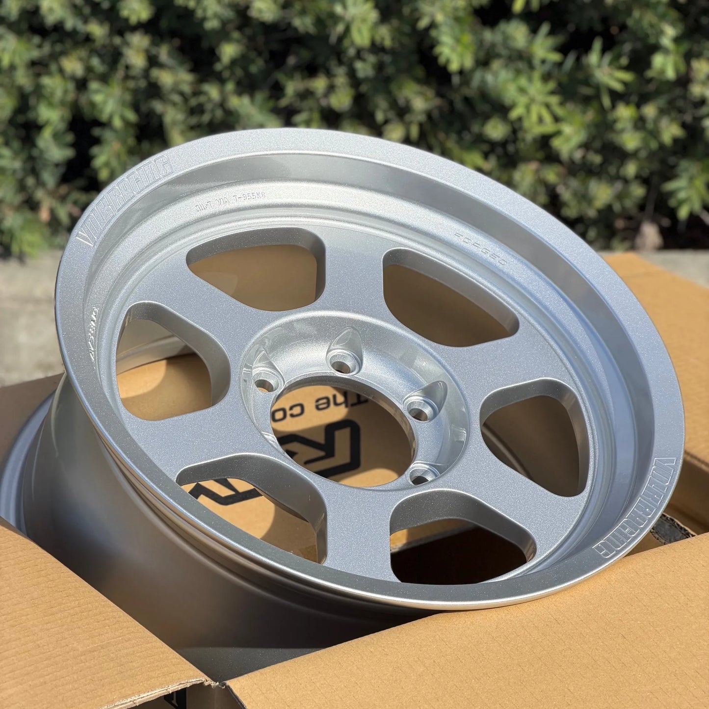 Volk Racing TE37XT M-Spec 17x8.5 +15 6x139.7 Diamond Silver (SET)