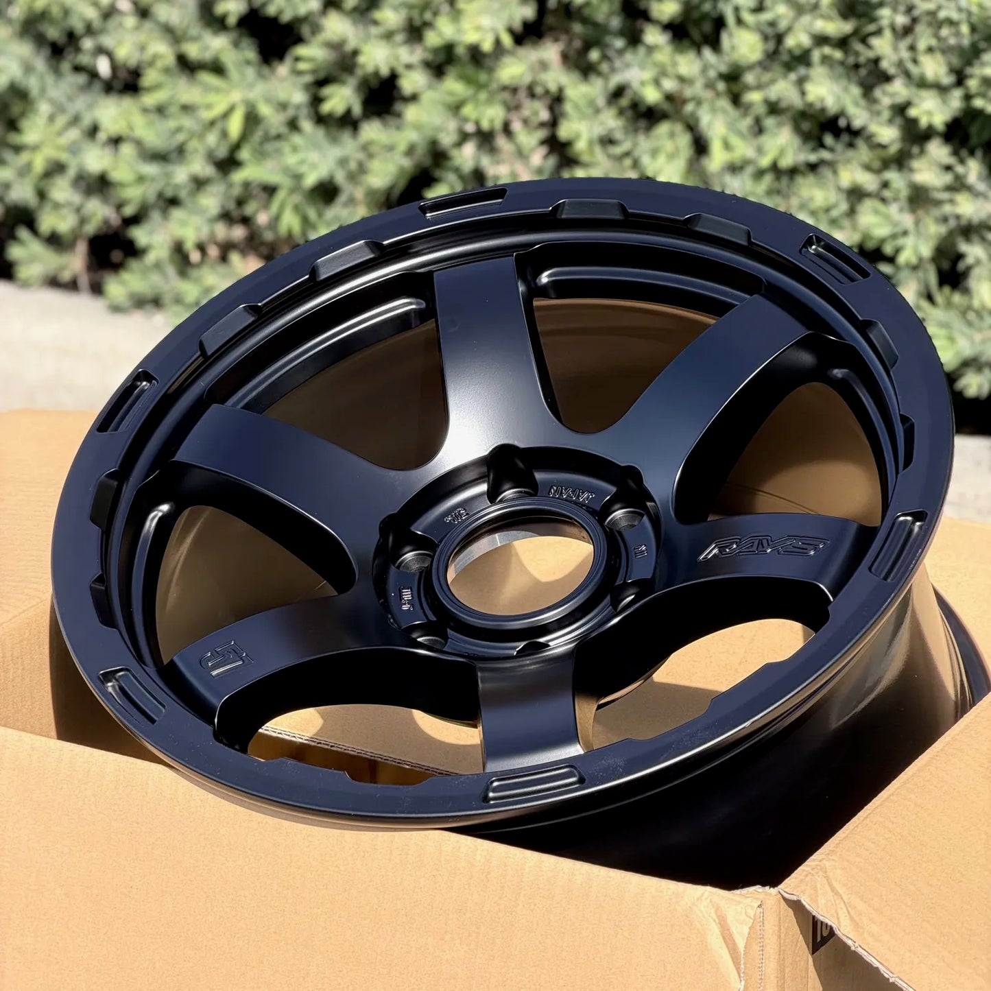 Gram Lights 57DR-X HD 18x9 +20 6x139.7 Semi Gloss Black (SET)