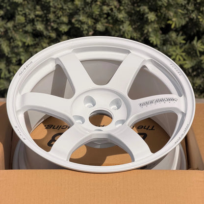 Volk Racing TE37 Saga S-Plus 17x9 +22 5x114.3 Dash White (SET)