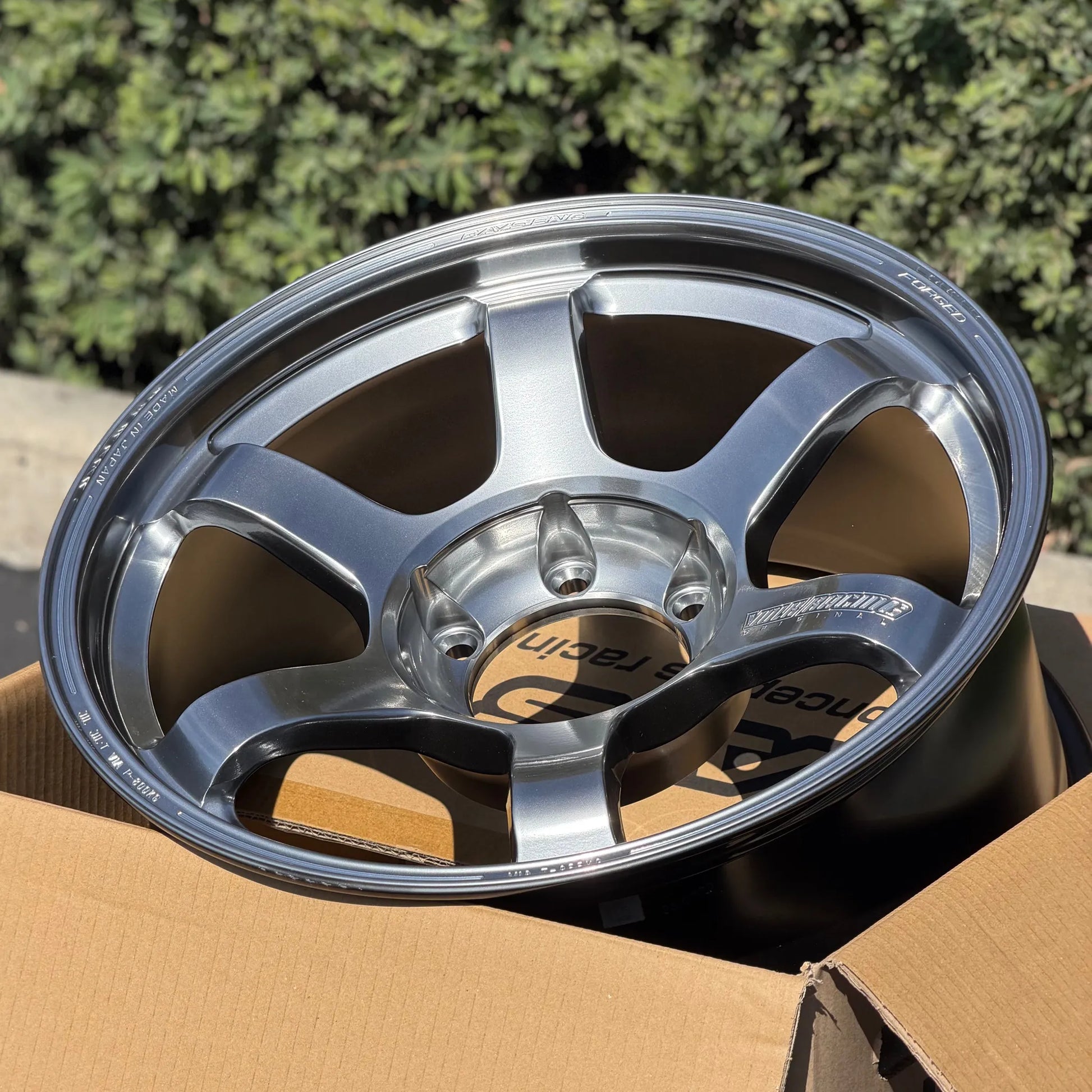 Volk Racing TE37 Large PCD Progressive Model II 18x9 +0 6x139.7 Shining Light Metal (SET)