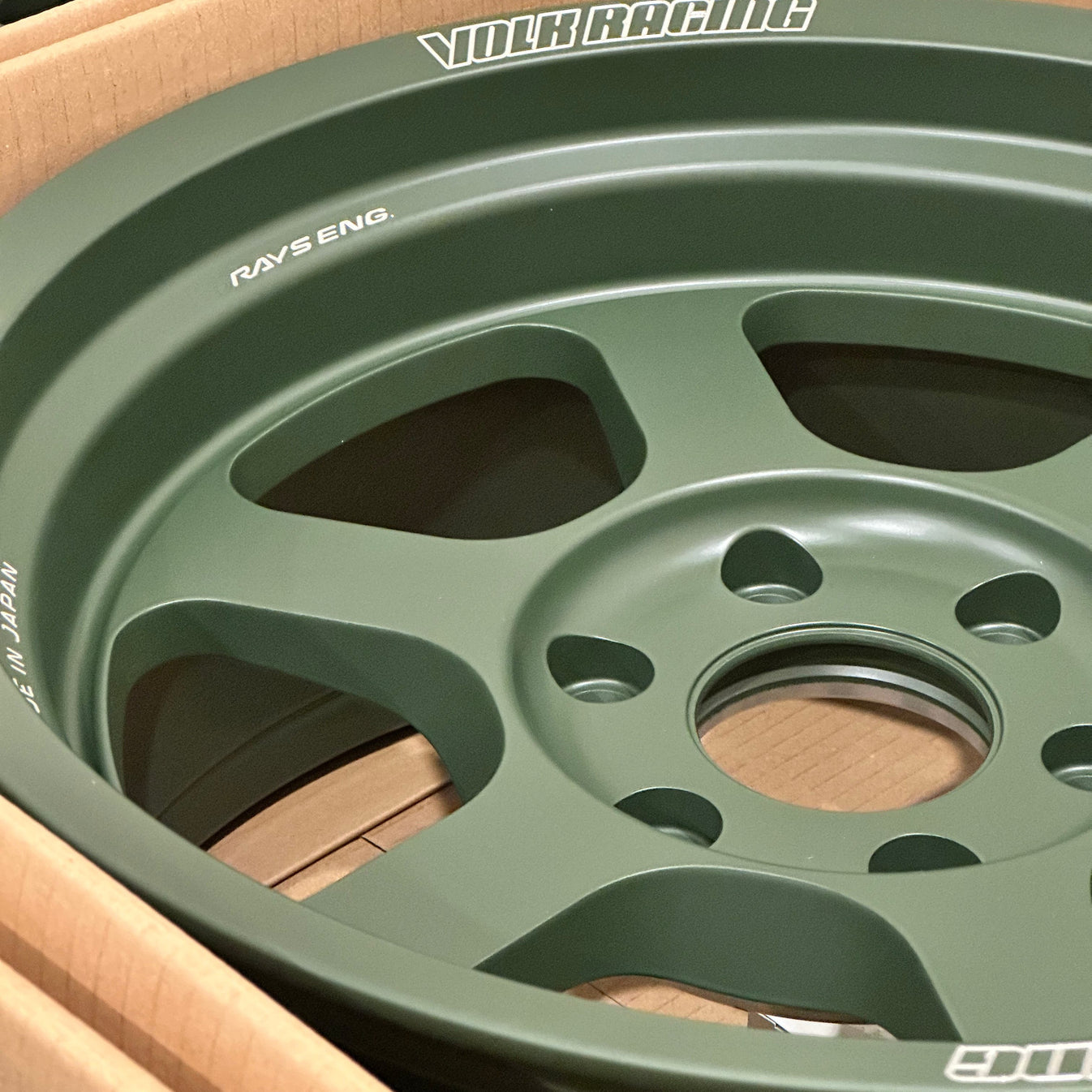 Volk Racing TE37XT M-Spec 18x9 -1 6x135 Bronze (SET)