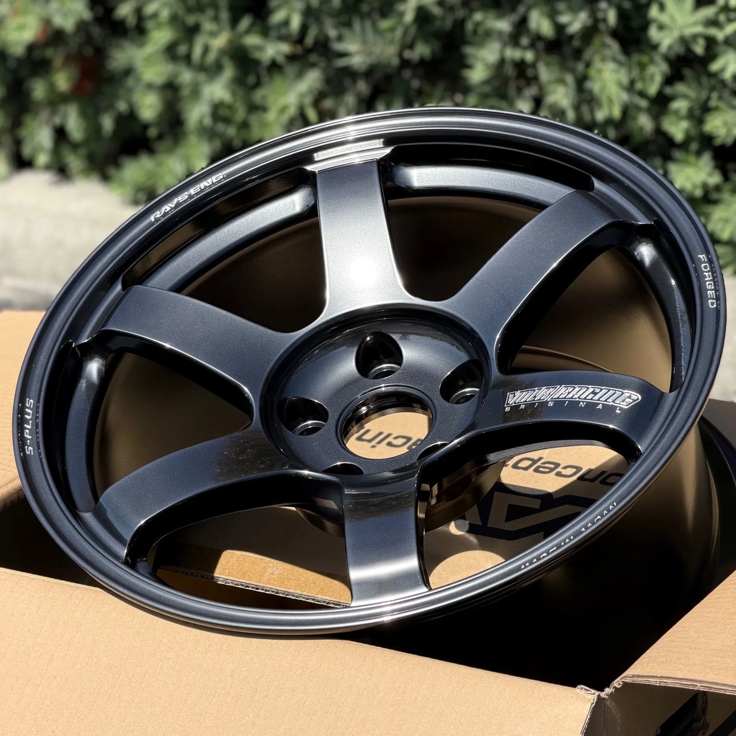 Volk Racing TE37 Saga S-Plus 17x9 +22 5x114.3 Shining Black Metal (SET)