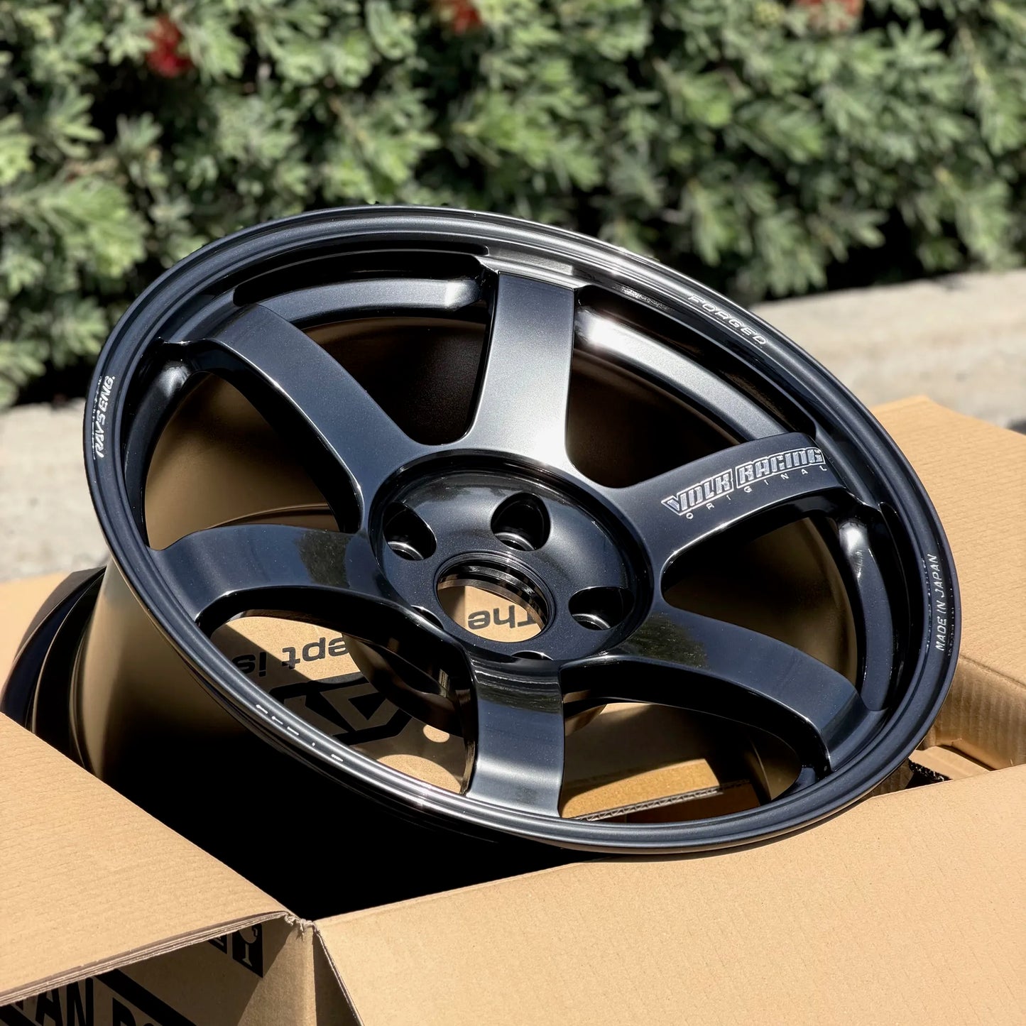 Volk Racing TE37 Saga S-Plus 17x9 +22 5x114.3 Shining Black Metal (SET)