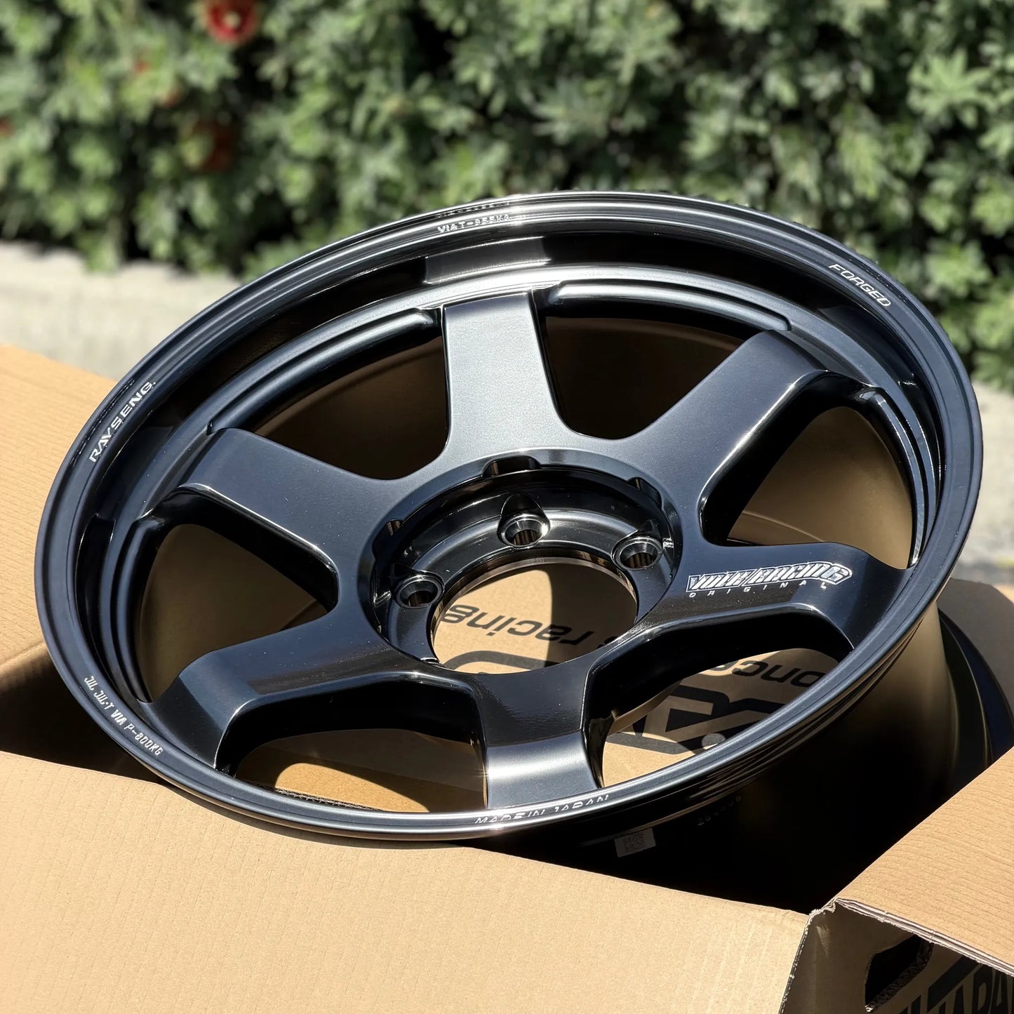 Volk Racing TE37 Ultra Large PCD M-Spec 18x9 +15 6x139.7 Shining Black Metal (SET)