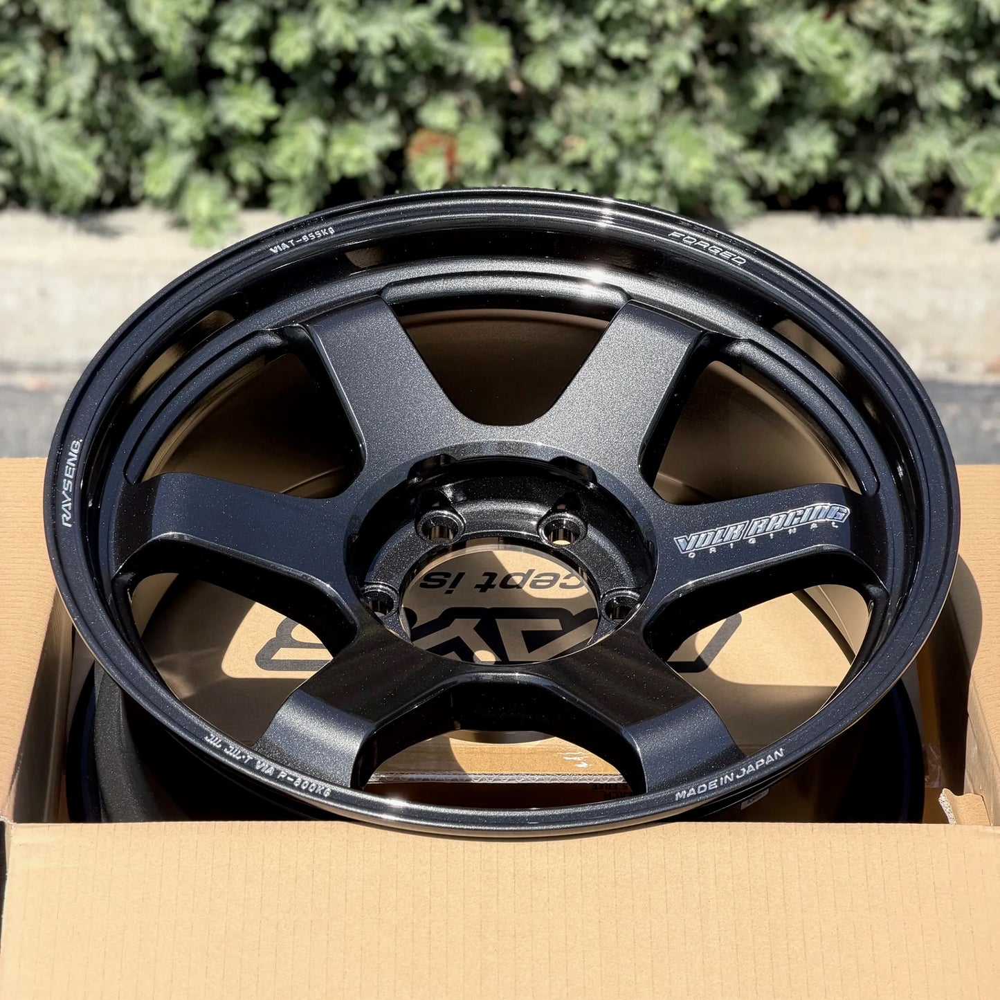 Volk Racing TE37 Ultra Large PCD M-Spec 18x8 +0 6x139.7 Diamond Dark Gunmetal (SET)