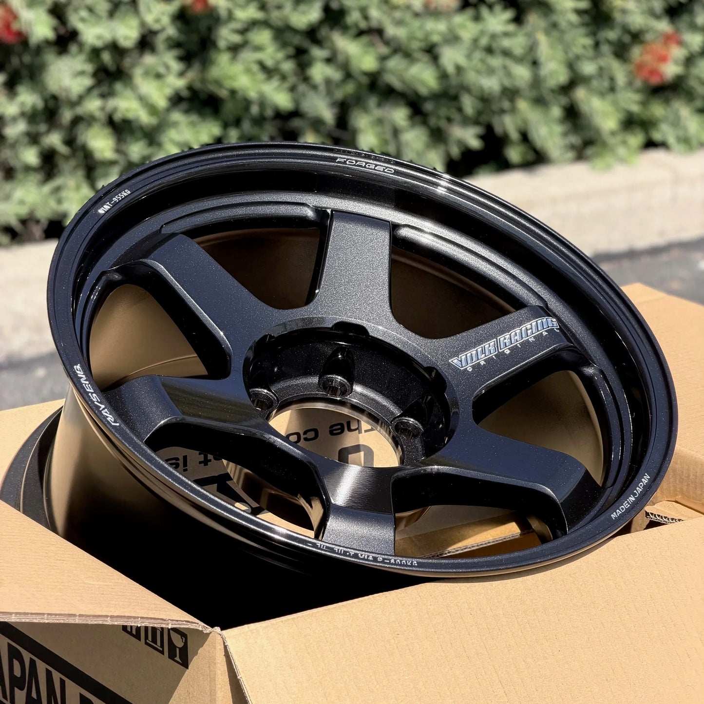 Volk Racing TE37 Ultra Large PCD M-Spec 18x9 +0 6x139.7 Diamond Dark Gunmetal (SET)