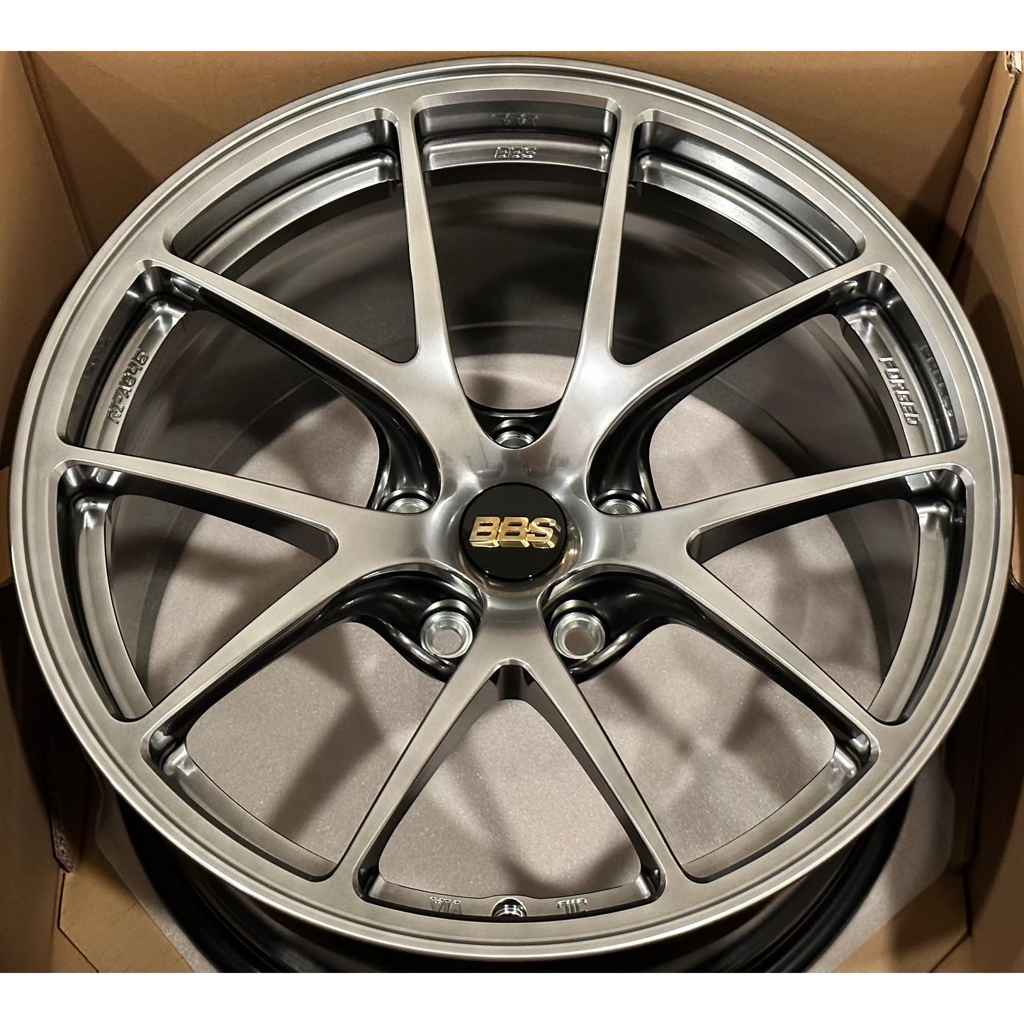 BBS RI-A 18x10.5 +22 5x120 Diamond Black (SET)