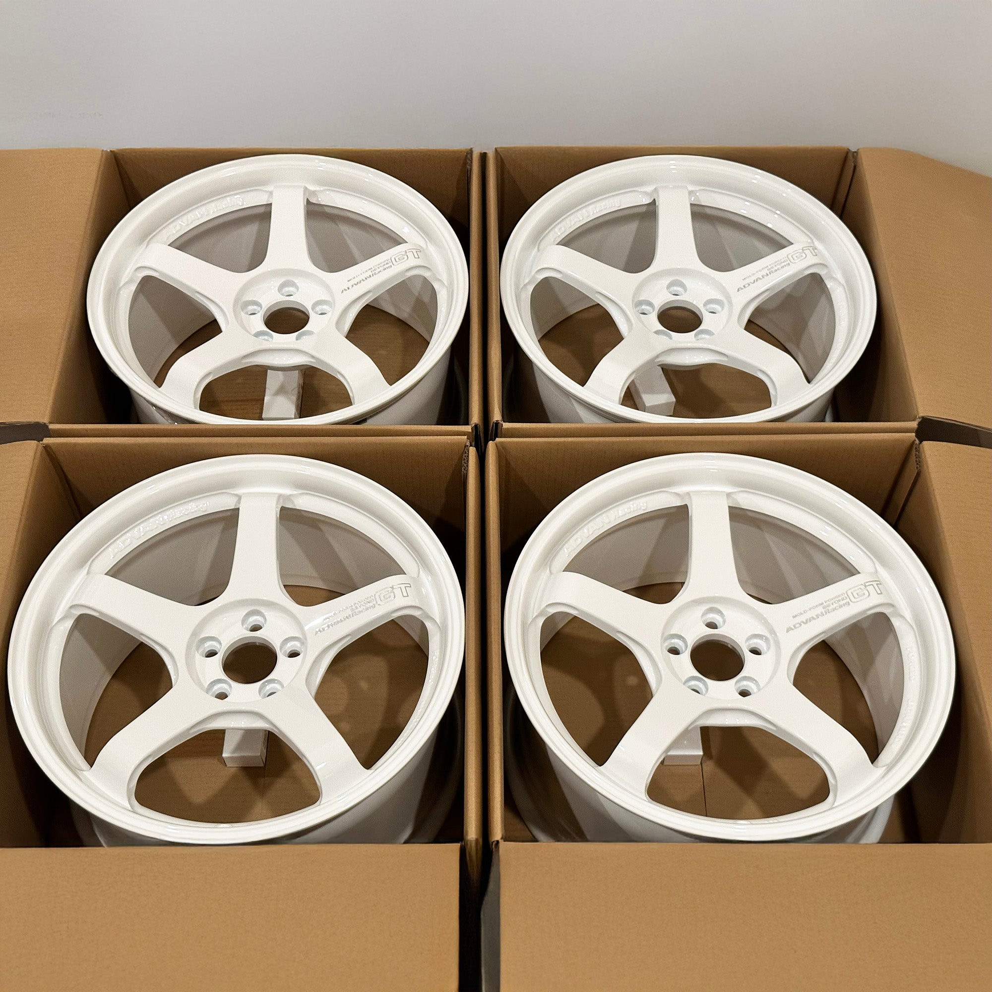 Advan GT Beyond 18x9.5 +45 5x100 Racing White (SET) – WheelFlip