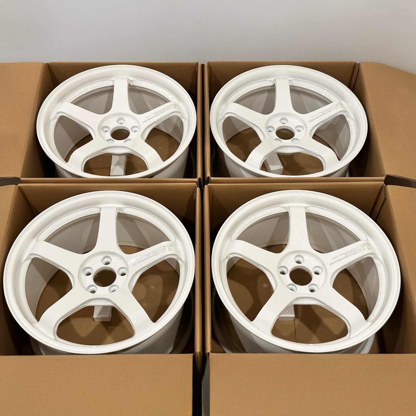 Advan GT Beyond 18x9.5 +45 5x100 Racing White (SET)