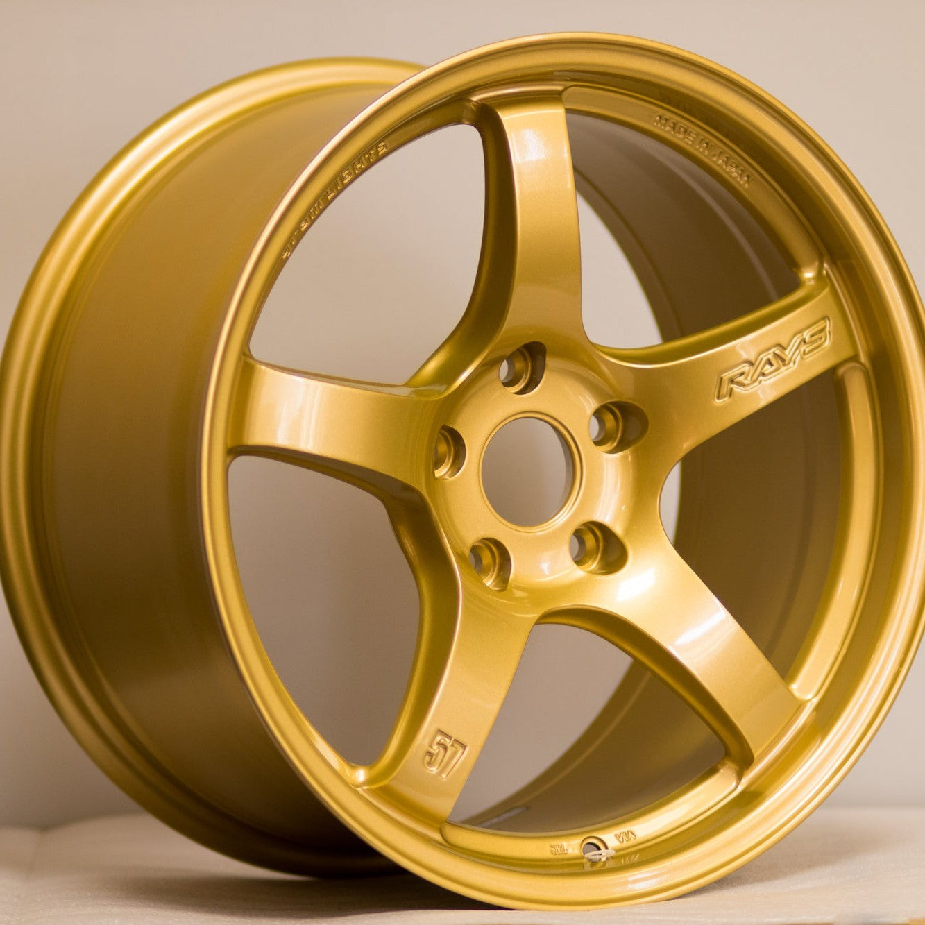 Gram Lights 57CR 17x9 +38 5x114.3 E8 Gold