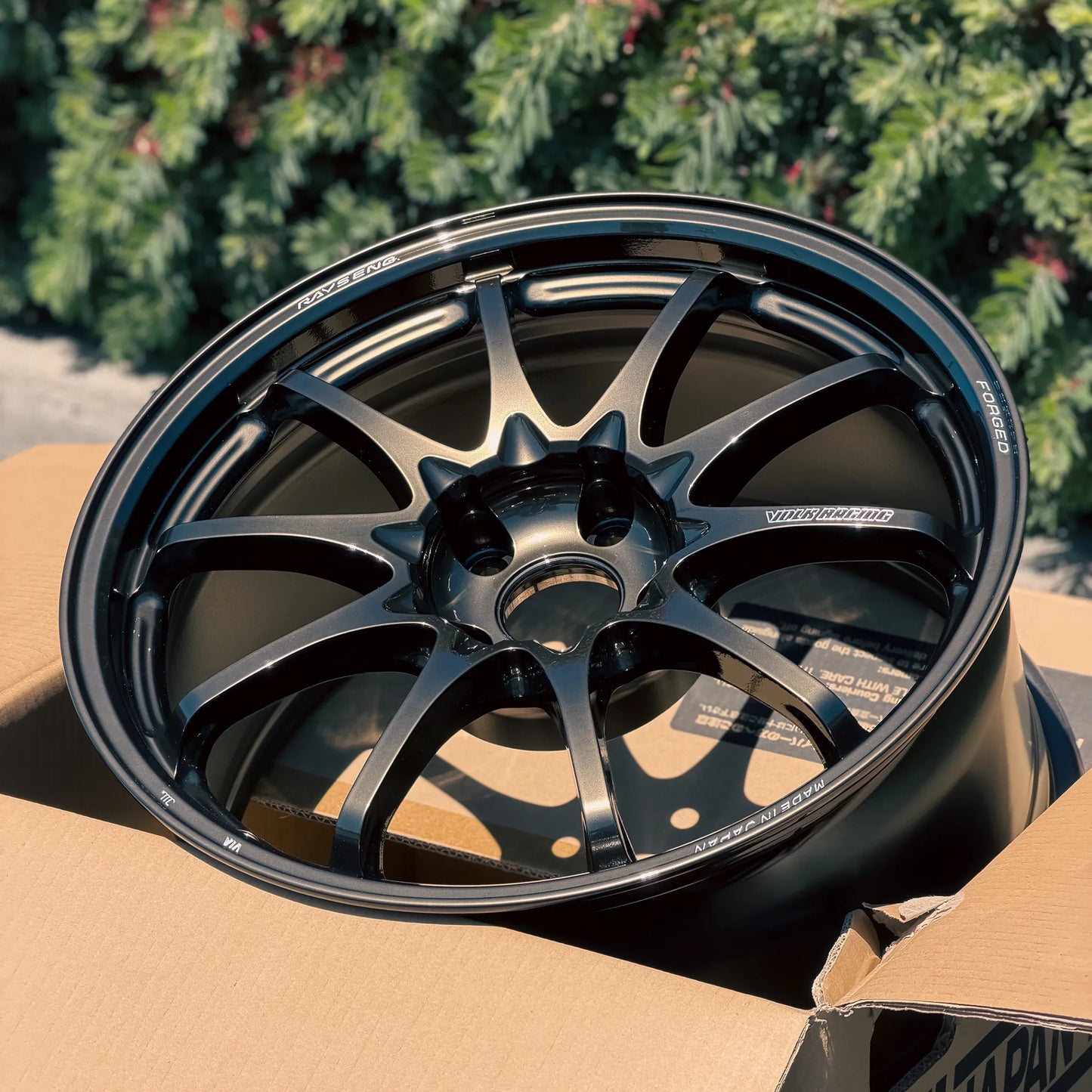 Volk Racing CE28N-Plus 18x9.5 +45 5x114.3 Shining Bronze Metal (SET)