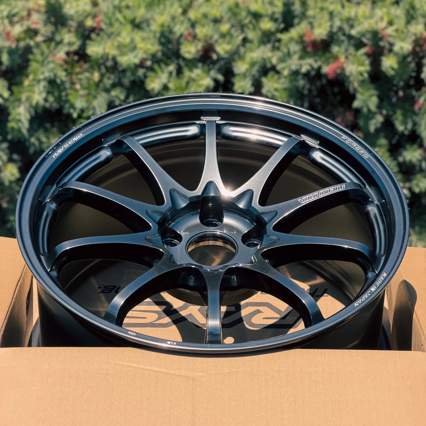 Volk Racing CE28N-Plus 18x9.5 +38 5x114.3 Shining Black Metal (SET)