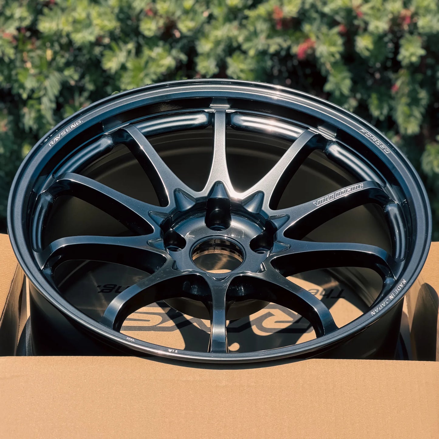 Volk Racing CE28N-Plus 18x9.5 +22 5x114.3 Shining Black Metal (SET)