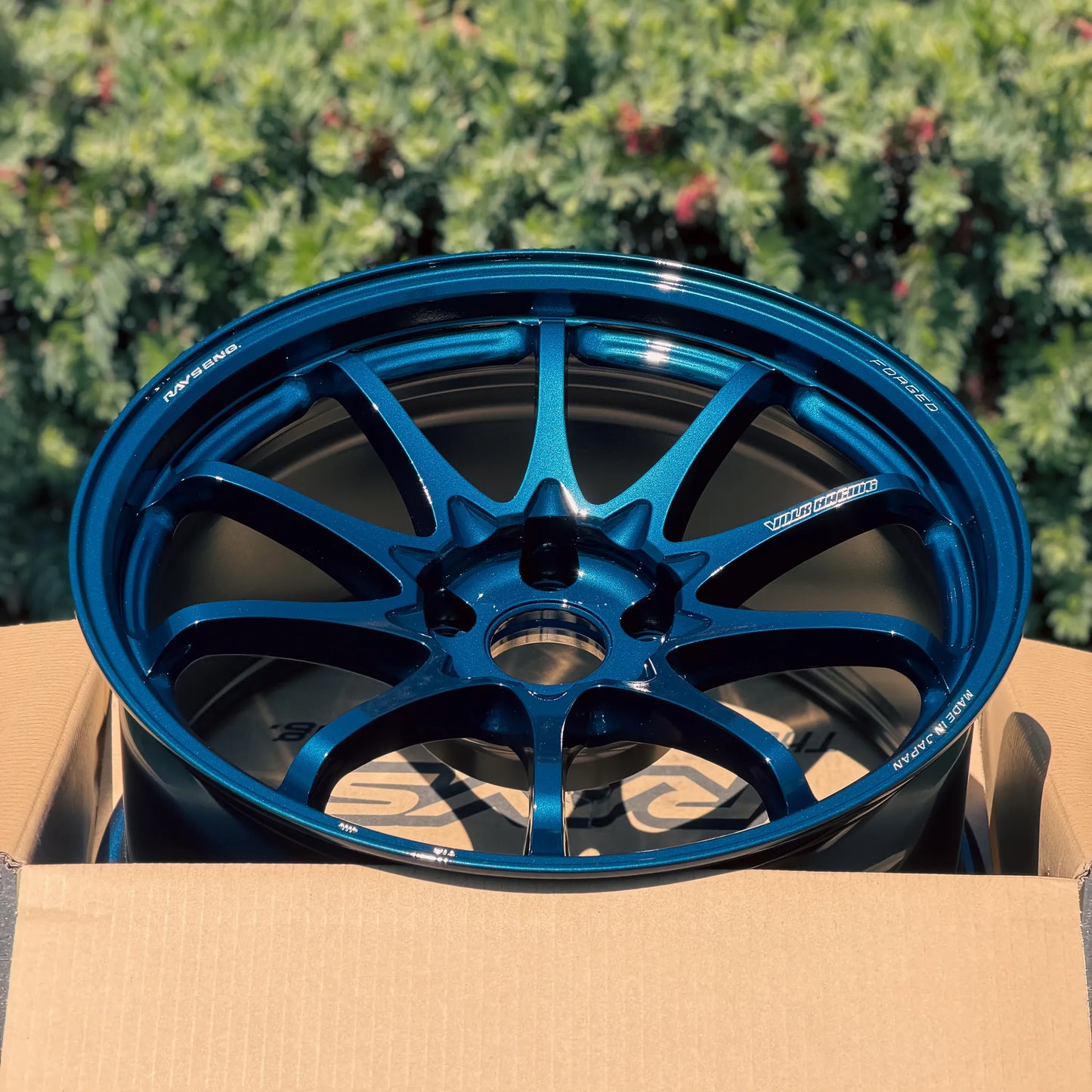 Volk Racing CE28N-Plus 18x9.5 +22 5x114.3 Mag Blue (SET)