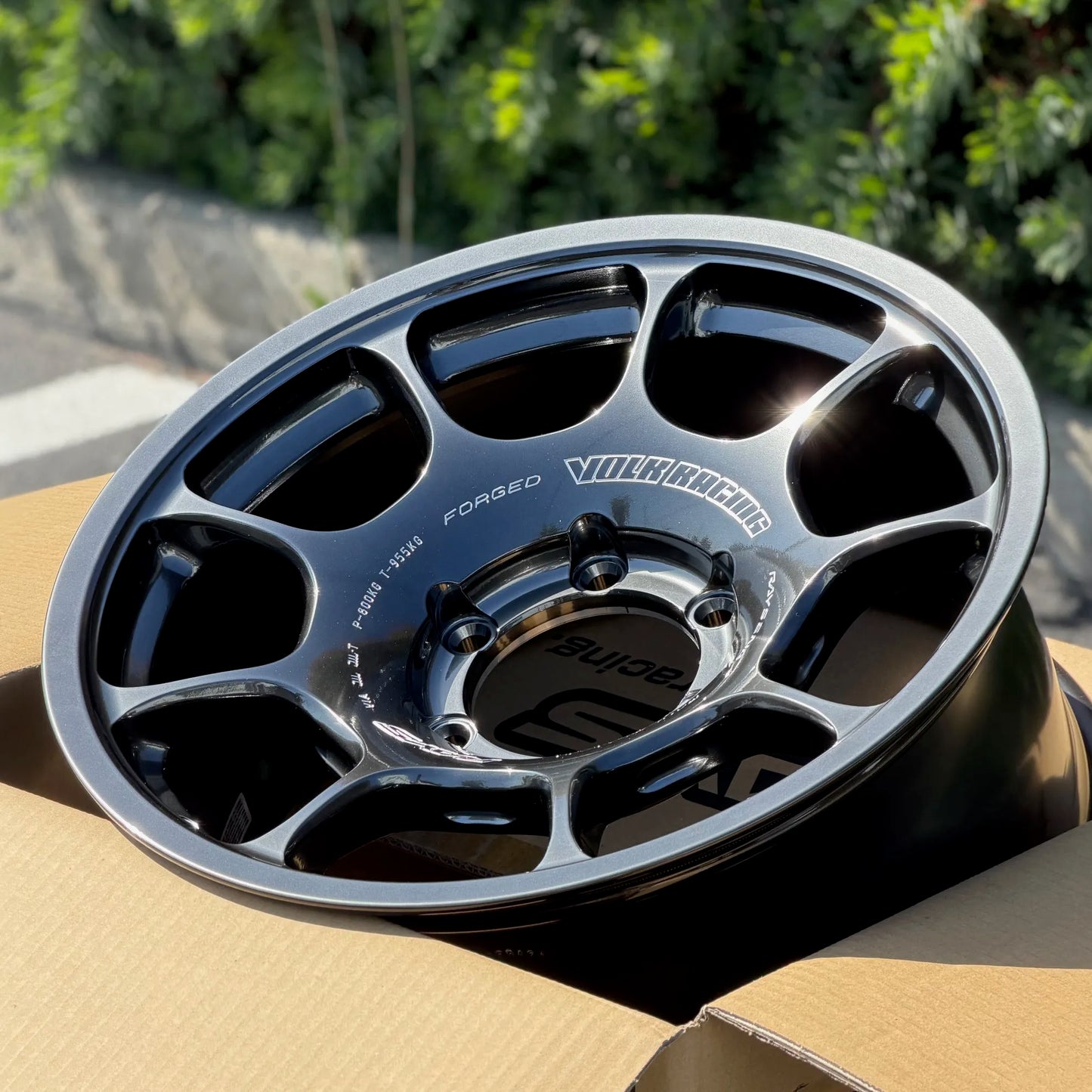 Volk Racing ZE40X 17x8.5 +15 6x139.7 Shining Black Metal (SET)