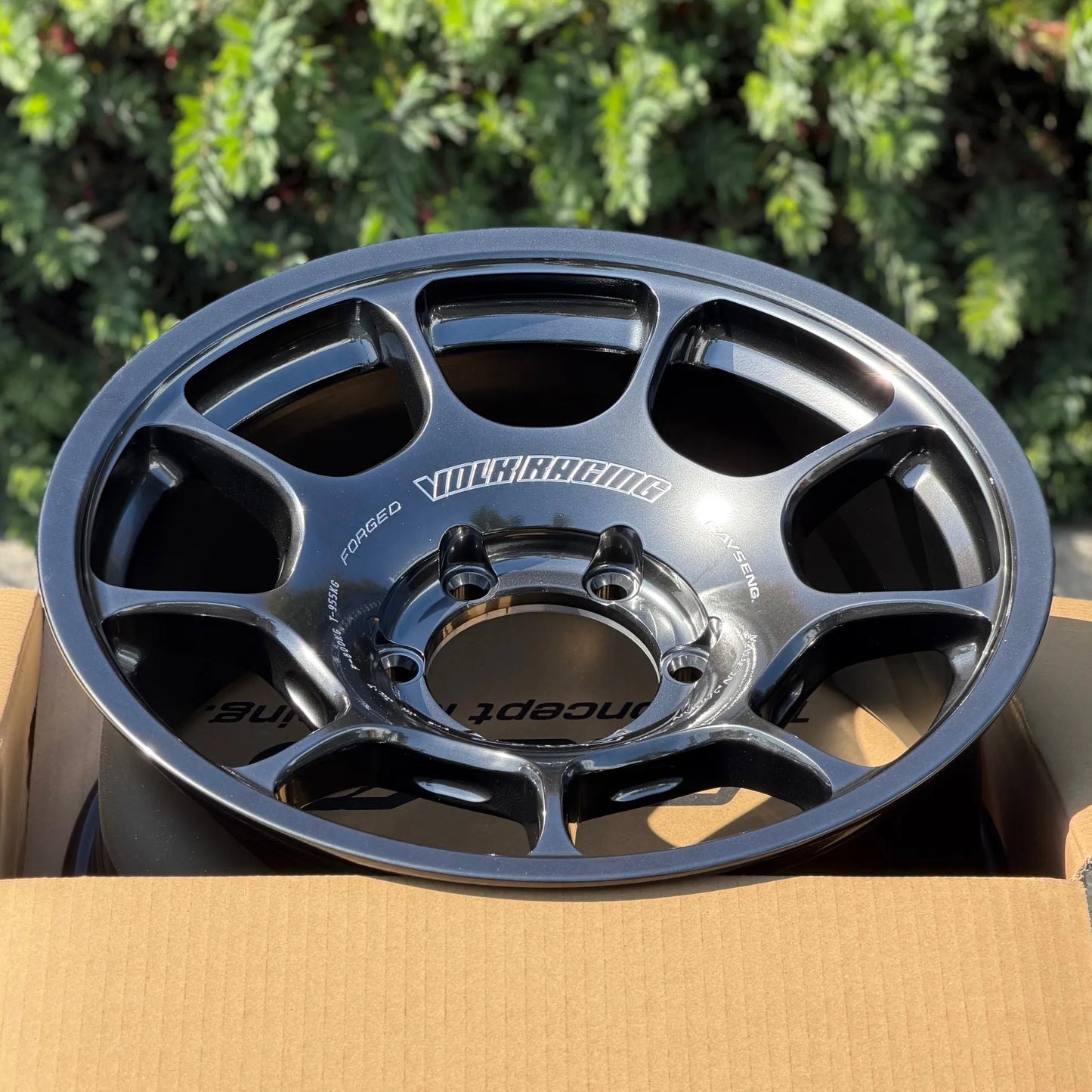 Volk Racing ZE40X 17x8.5 +15 6x139.7 Shining Black Metal (SET)