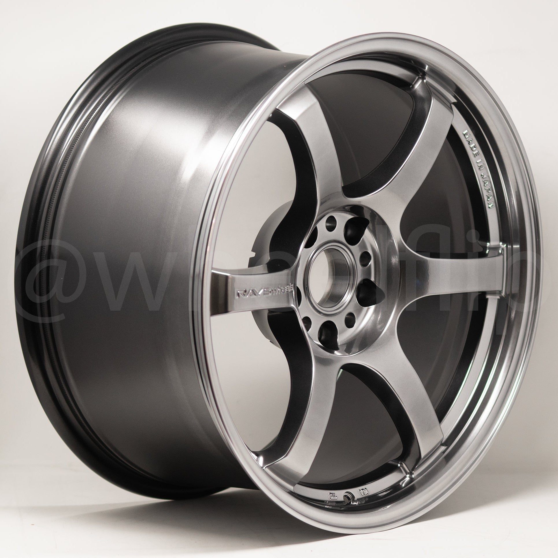 Gram Lights 57DR 18x9.5 +38 5x114.3 Grace Silver (SET)