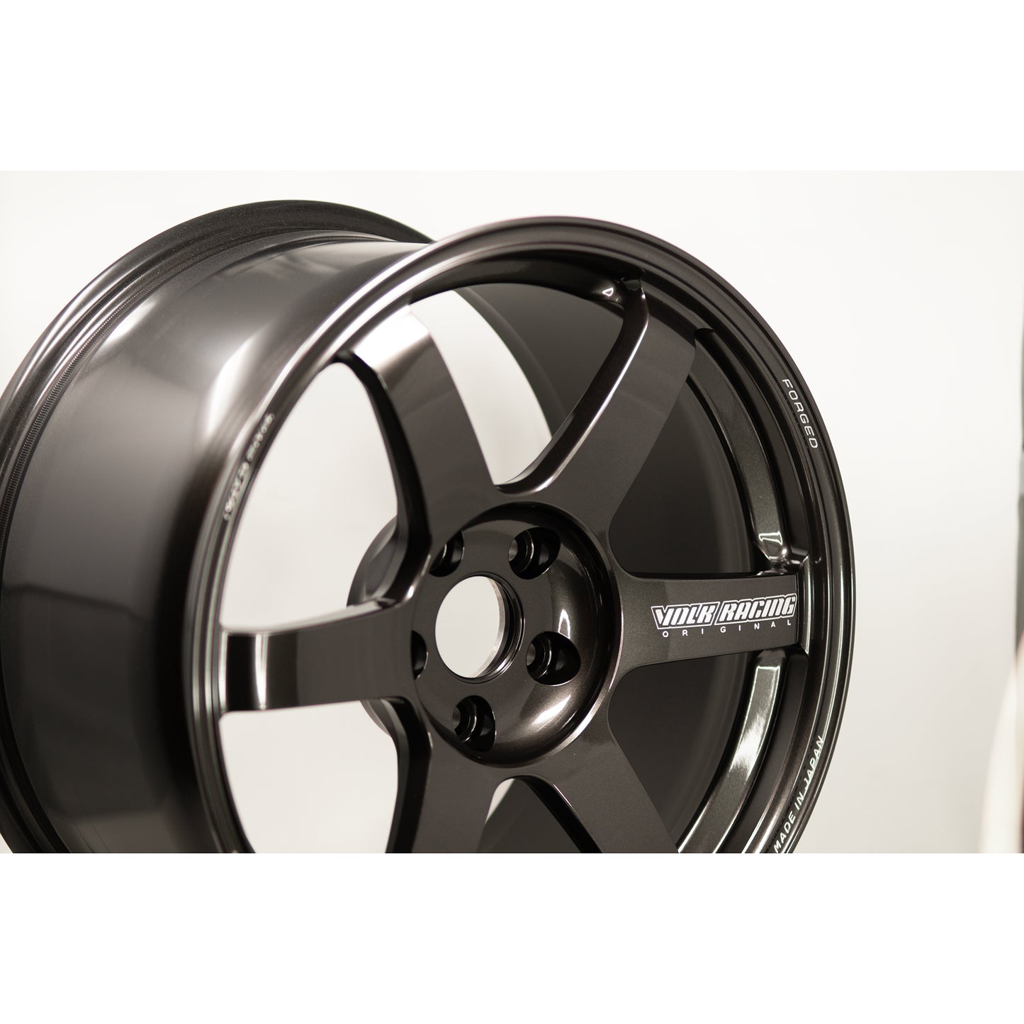 Volk Racing TE37 Saga S-Plus 18x9.5 +38 5x114.3 Diamond Black (SET)